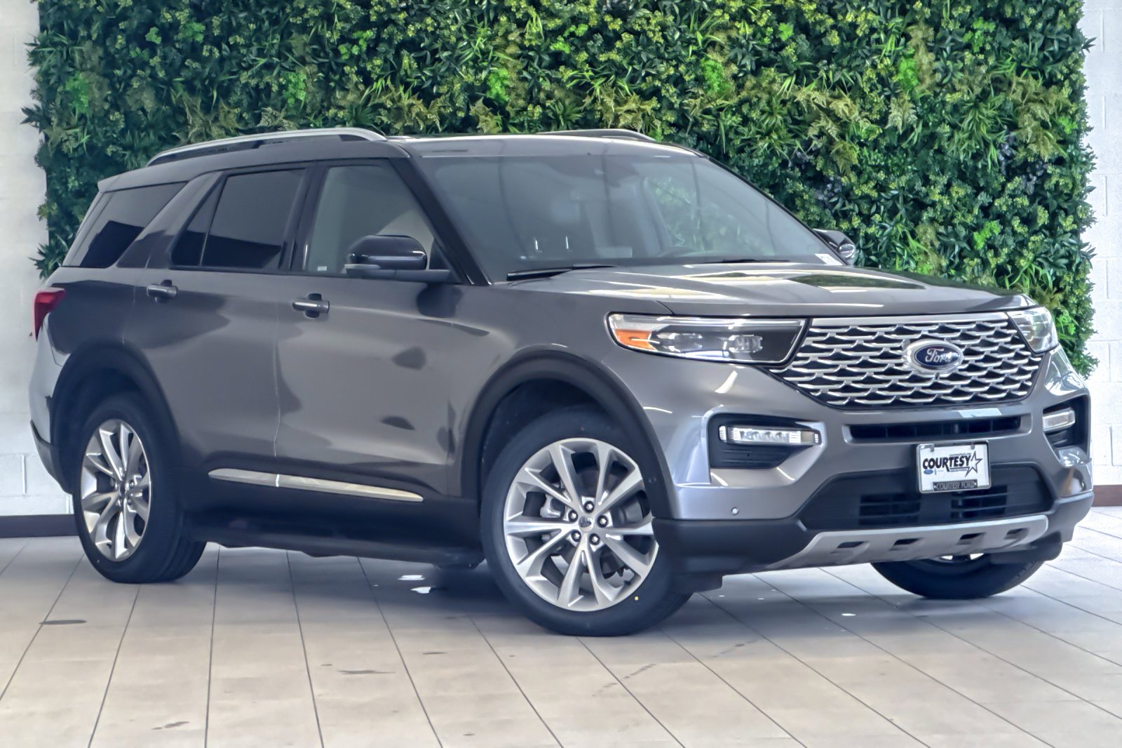 2021 Ford Explorer Platinum 4WD's photo