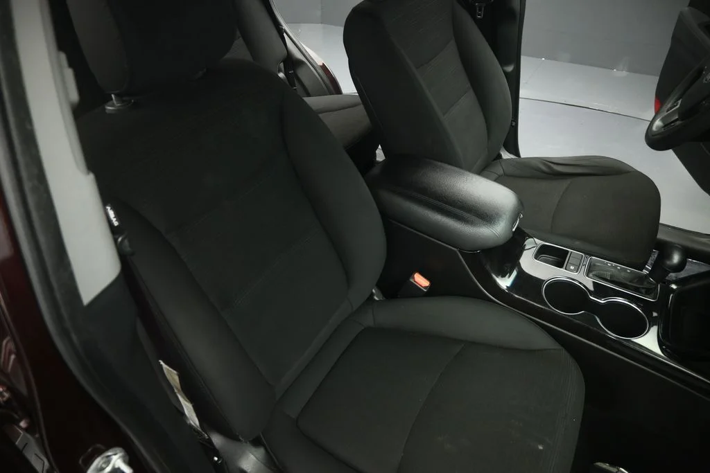 Used 2015 Red Kia LX image 51