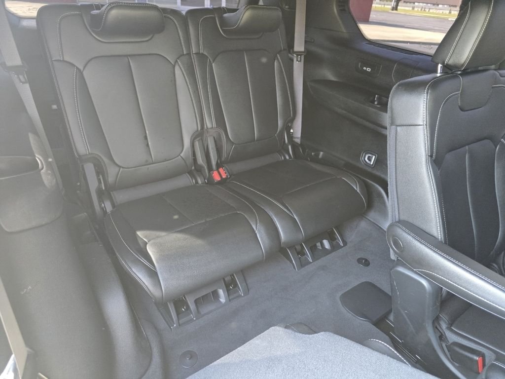 Used 2024 Silver Jeep Limited image 22
