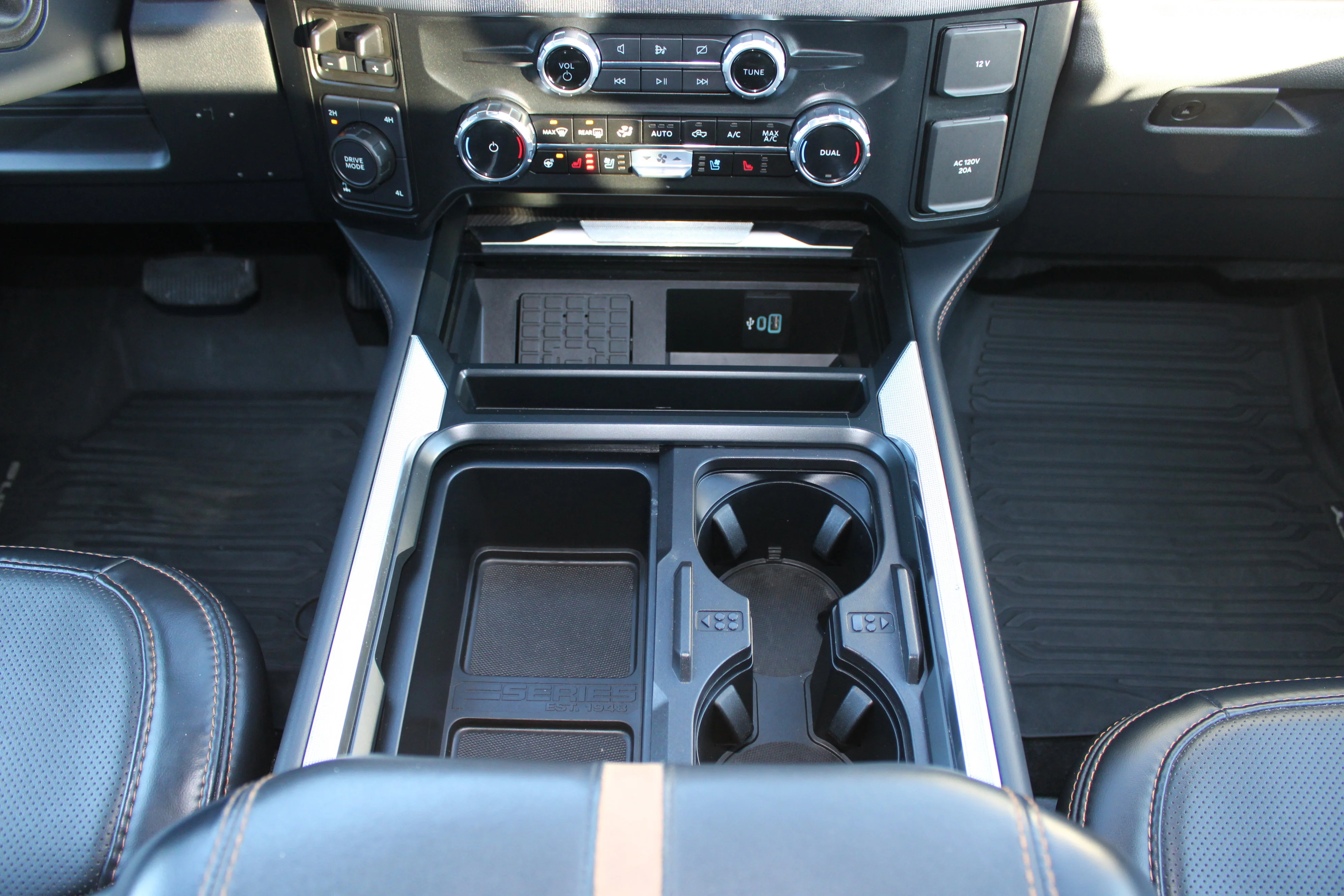 Used 2024 Agate Black Metallic Ford Platinum image 22