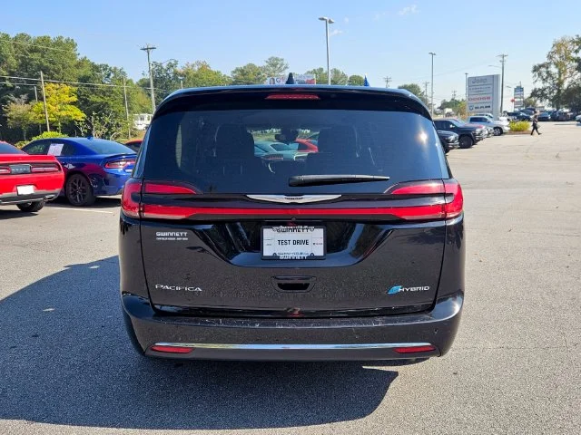 Used 2024 Black Chrysler Select image 7