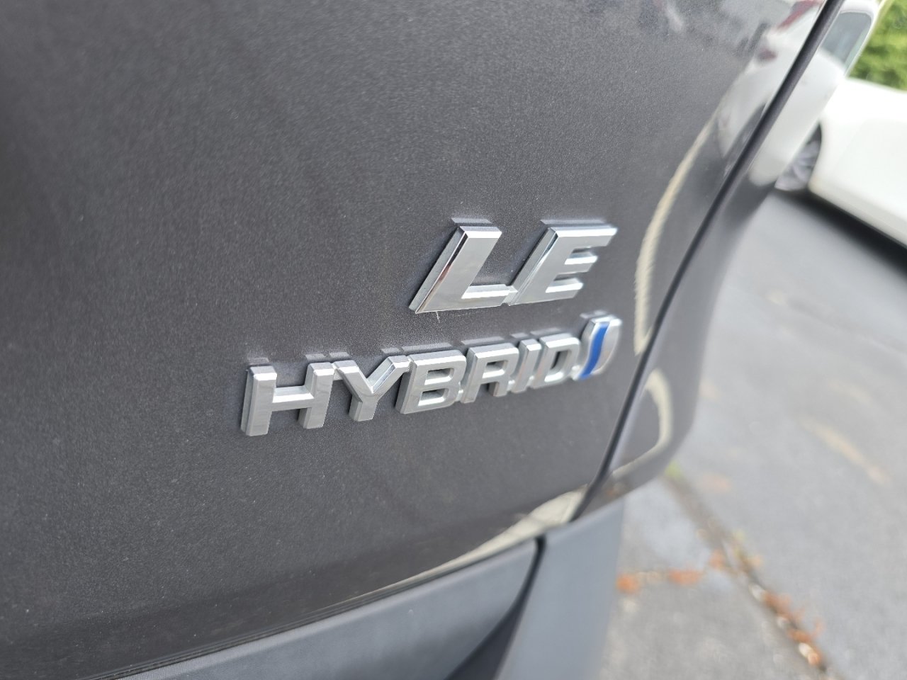 Used 2022 Gray Toyota LE image 10