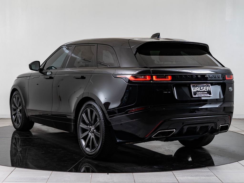 Used 2019 Santorini Black Metallic Land Rover R-Dynamic SE image 6