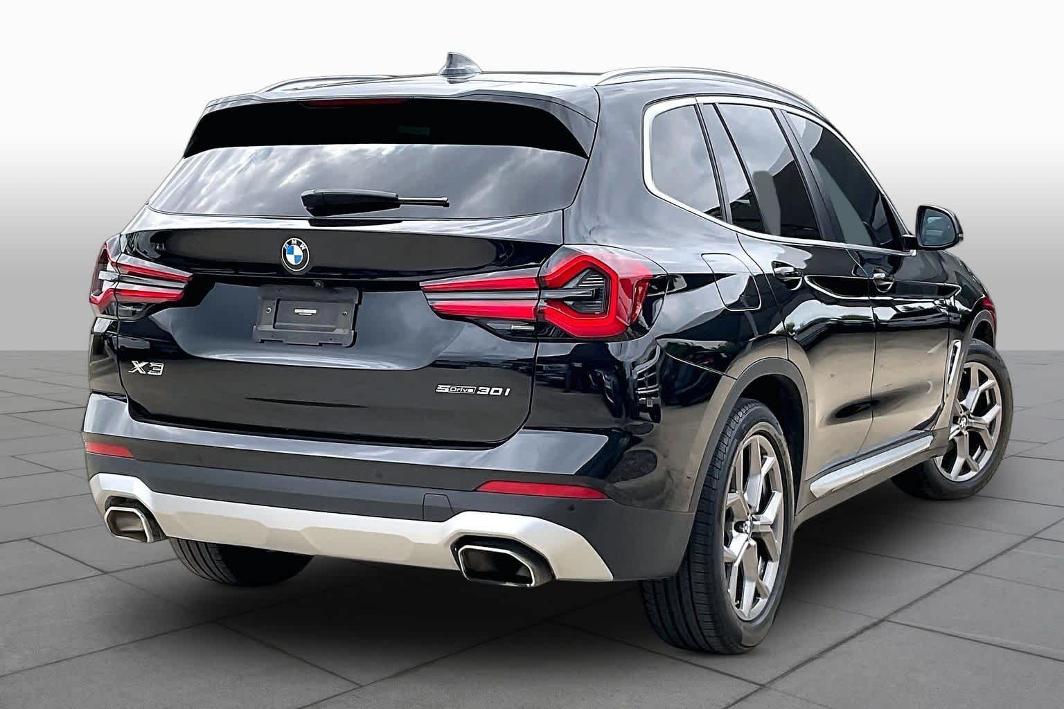 Used 2022 Black Sapphire Metallic BMW sDrive30i image 13