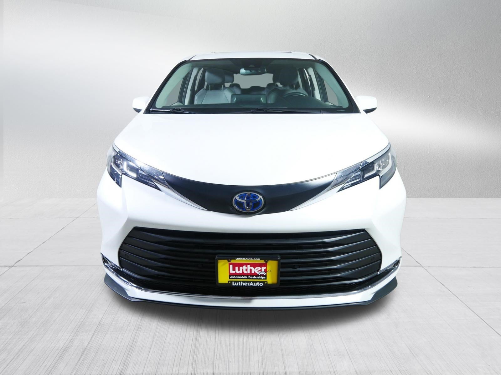 Used 2022 Toyota Sienna XLE with VIN 5TDYSKFC9NS055335 for sale in Golden Valley, Minnesota