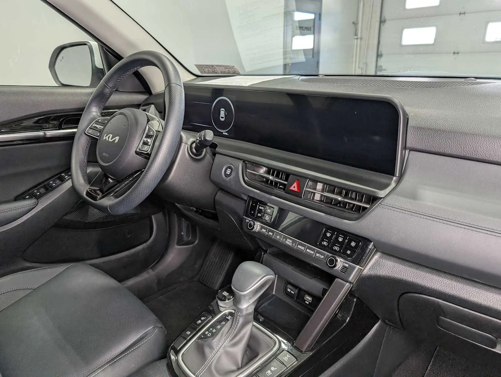 Used 2024 Snow White Pearl Kia SX image 45