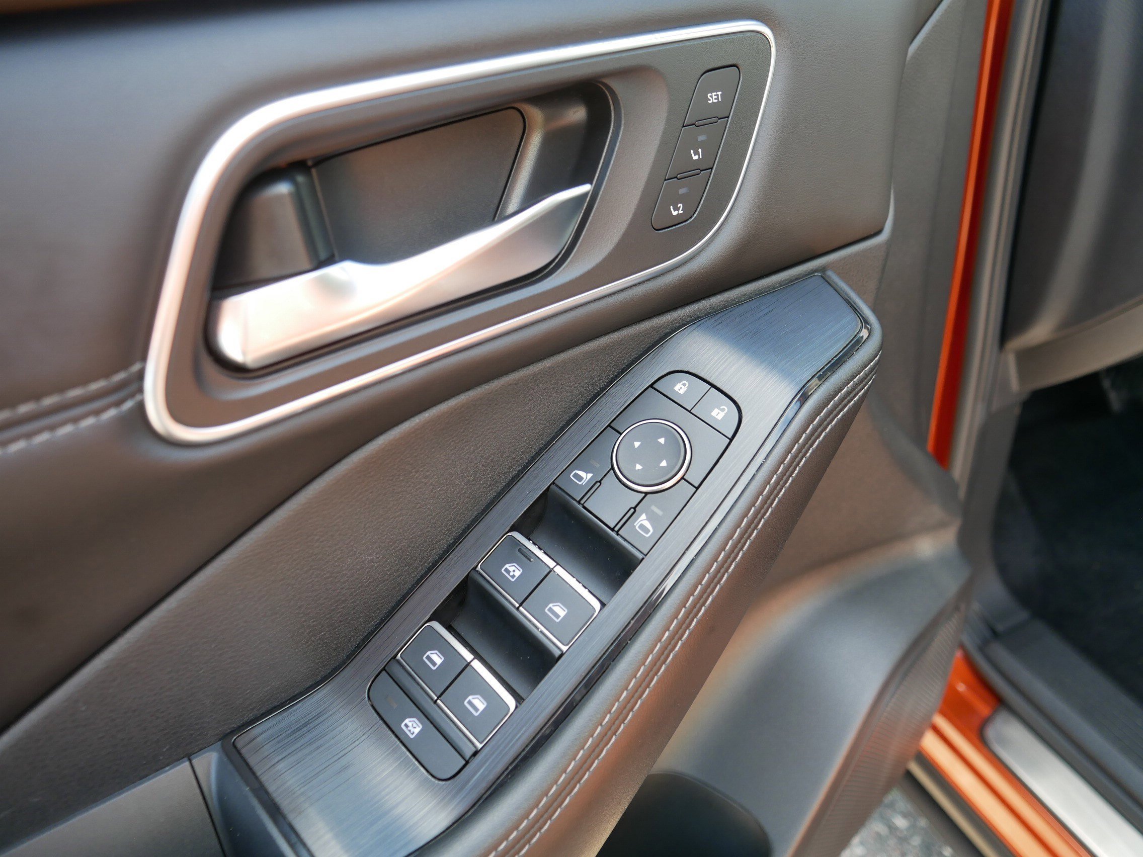 Used 2023 Sunset Drift Chromaflair/Super Black Nissan Platinum image 19