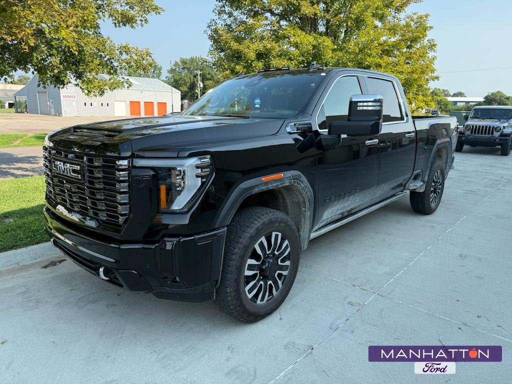 Used 2026 Onyx Black GMC Denali Ultimate image 1