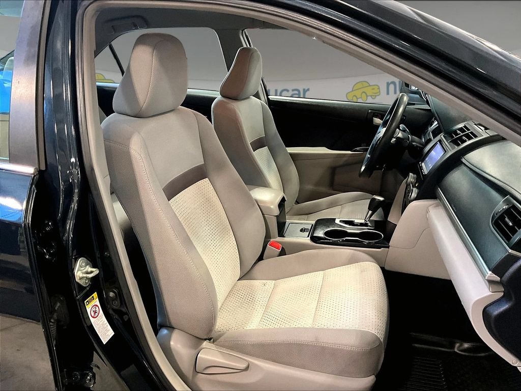 Used 2014 Gray Toyota LE image 11