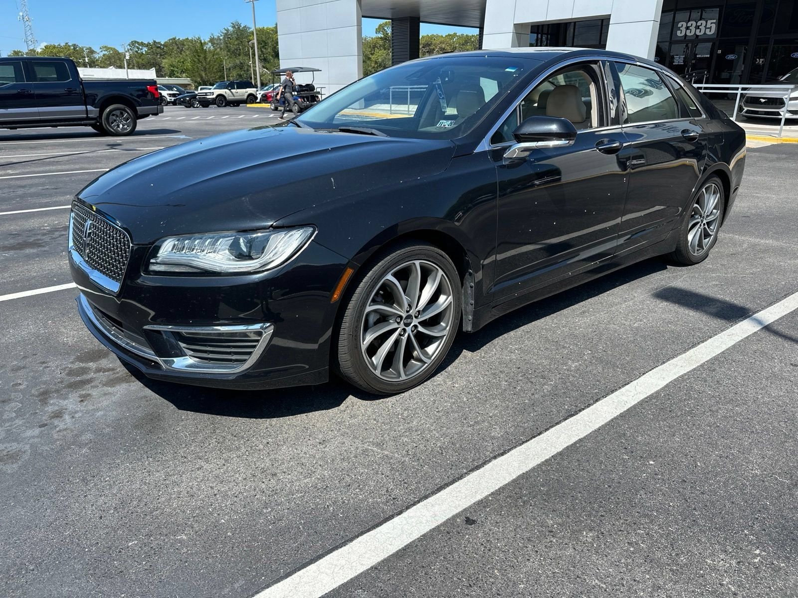Used 2019 Black Metallic Lincoln Reserve image 2