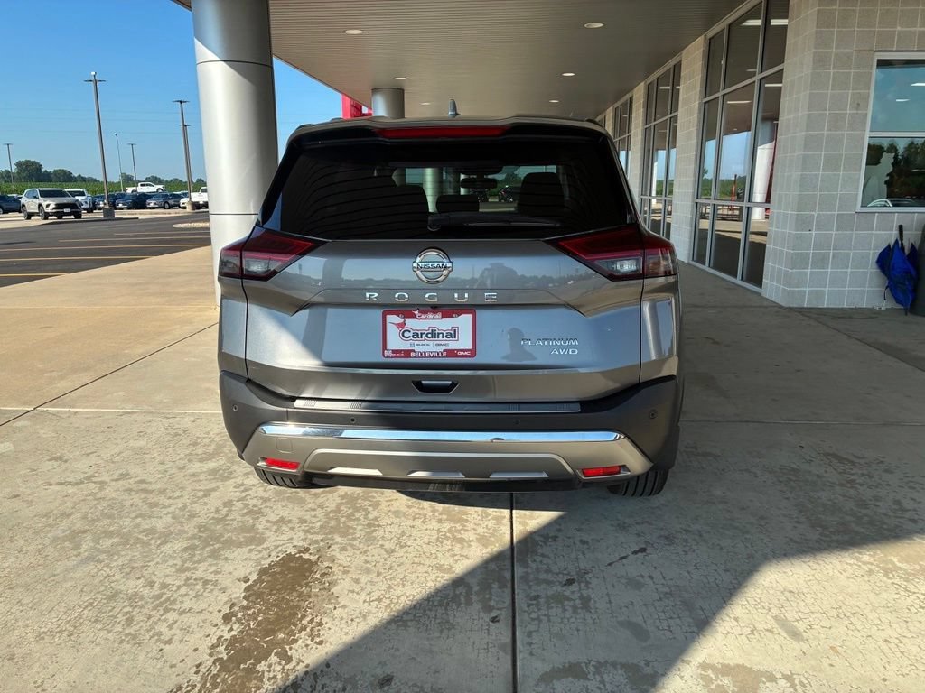 Used 2021 Gray Nissan Platinum image 7