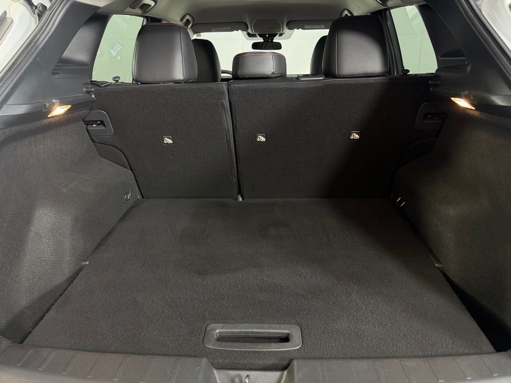 Used 2025 White Nissan SR image 27