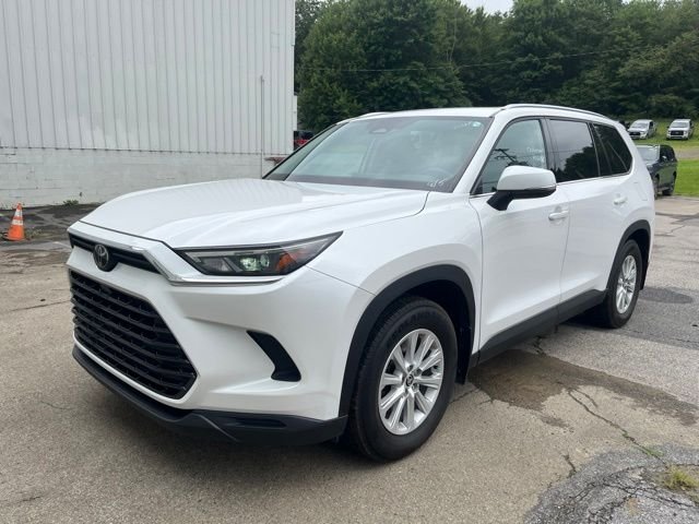 Certified Used 2024 Wind Chill Pearl Toyota XLE image 10