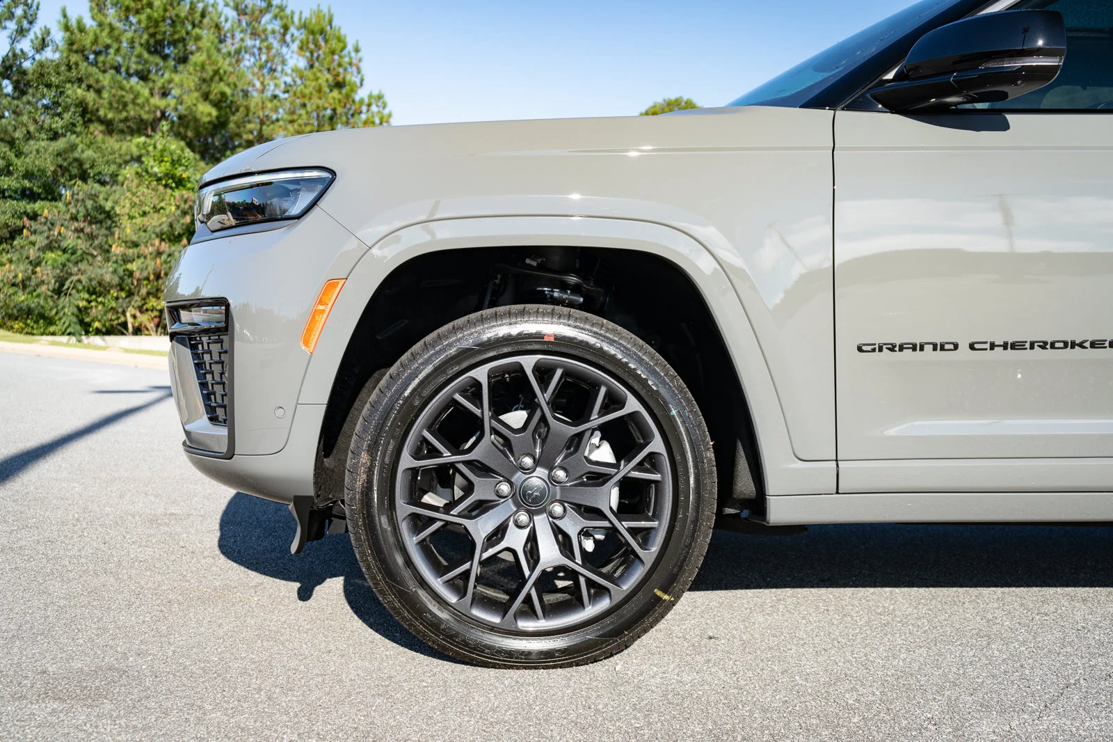 New 2027 Sting-Gray Clear-Coat Paint Jeep Summit image 11