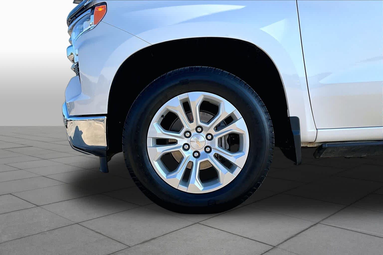 Used 2023 Iridescent Pearl Tricoat Chevrolet LTZ image 11
