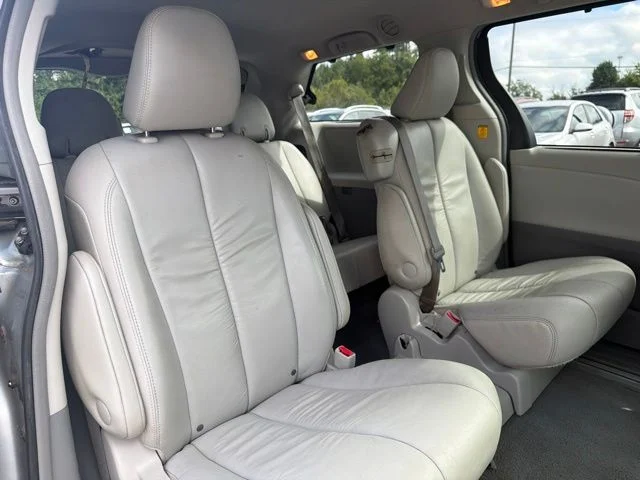 Used 2011 Silver Toyota XLE image 28