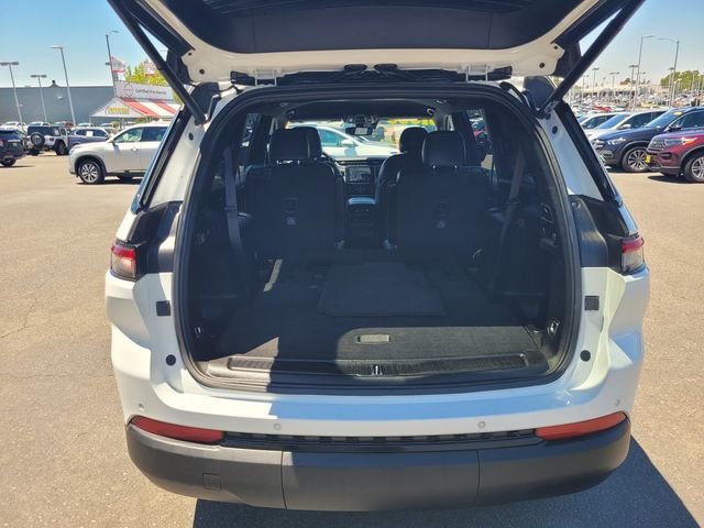 Used 2023 White Jeep Altitude image 11