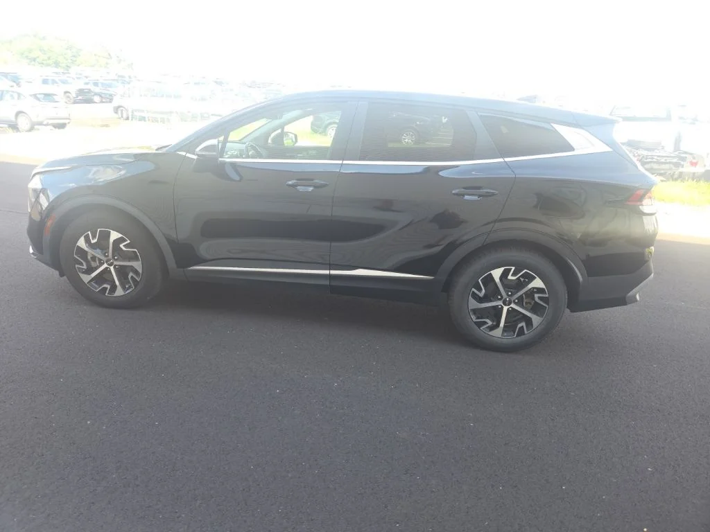 Used 2023 Black Kia EX image 4