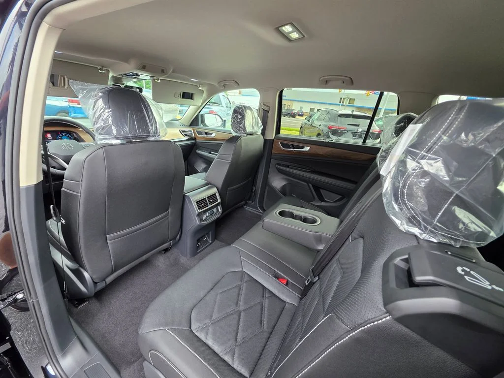 New 2026 Deep Black Pearl Volkswagen SE w/Technology image 25