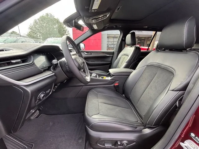 New 2026 Velvet Red Pearl-Coat Exterior Paint Jeep Altitude image 13