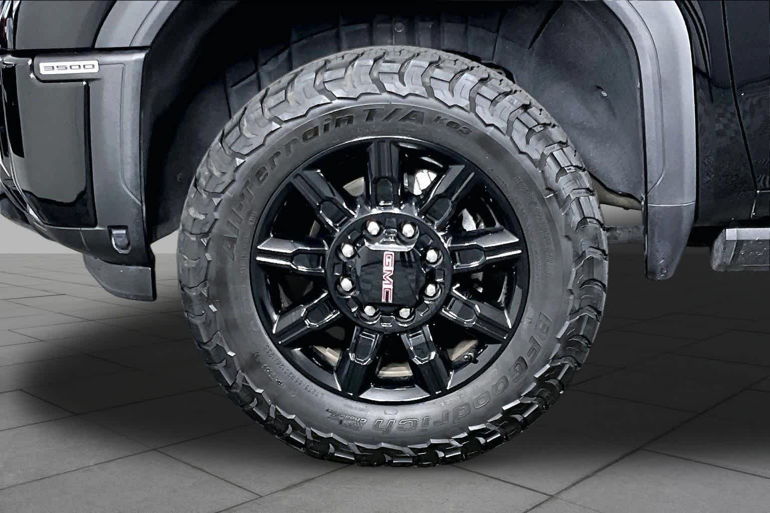 Certified Used 2025 Onyx Black GMC AT4 image 10