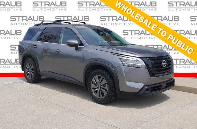 2022 Nissan Pathfinder SV