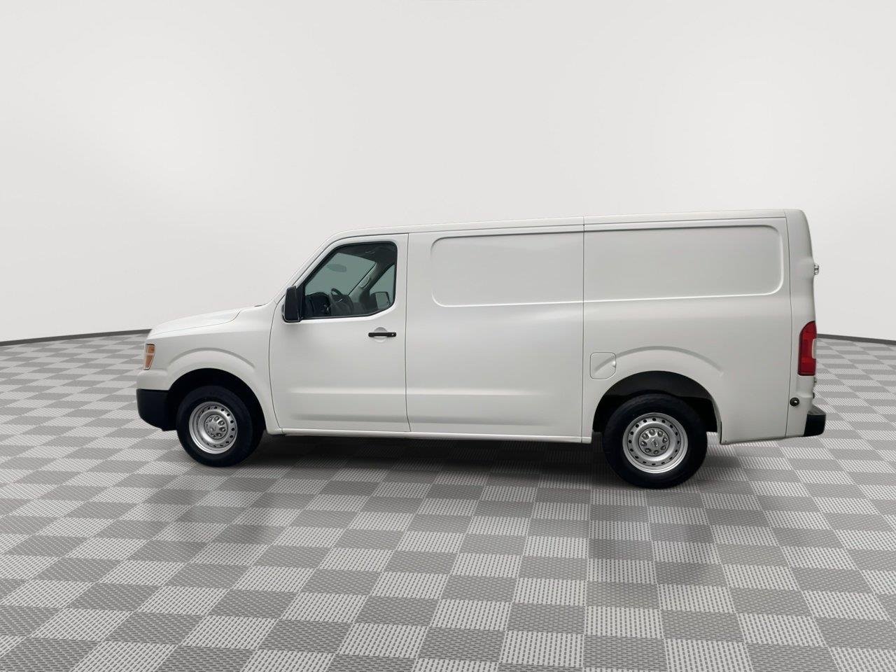 Used 2017 Glacier White Nissan S image 24