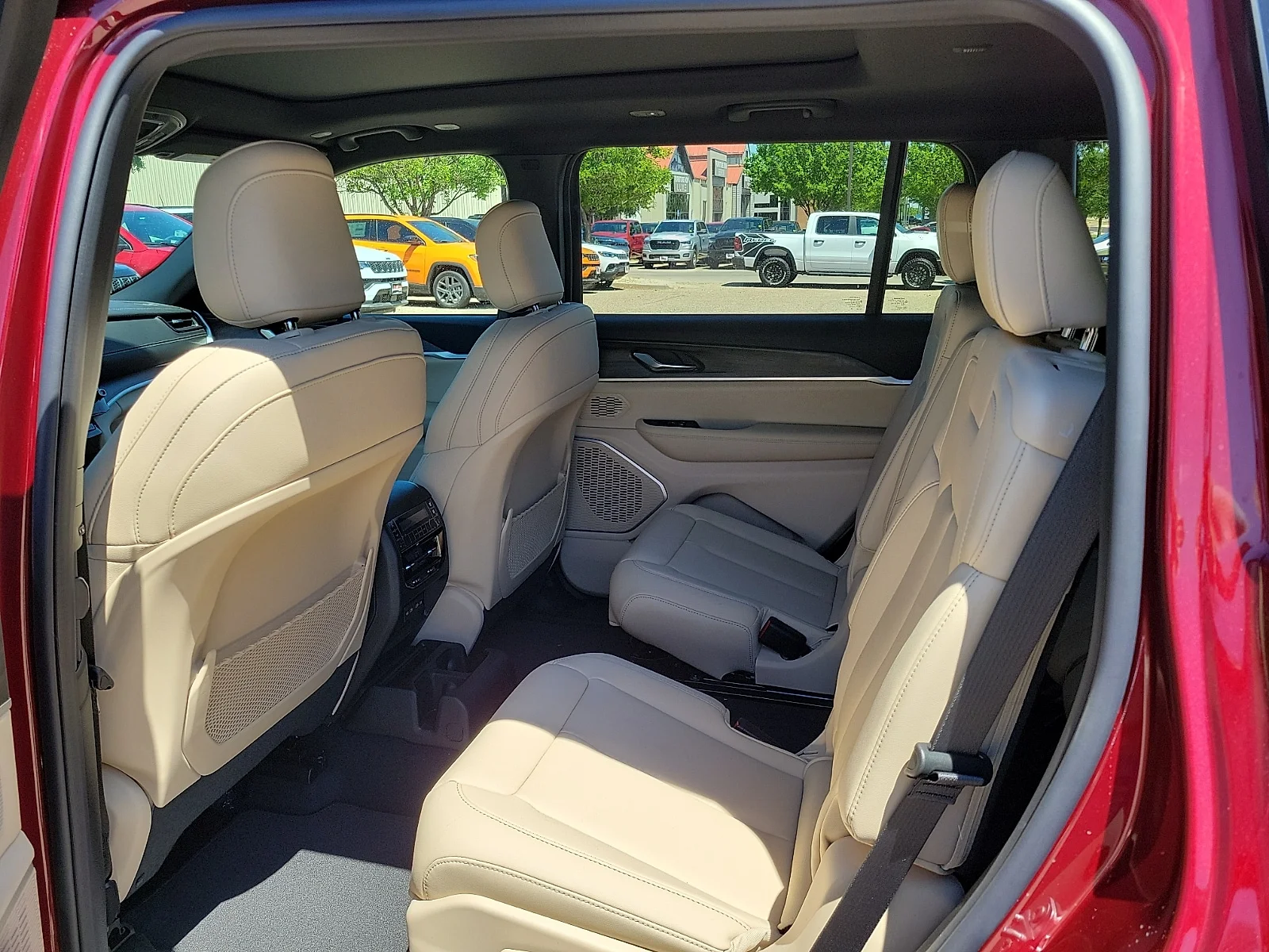 New 2026 Velvet Red Pearlcoat Jeep L LIMITED 4X4 image 9