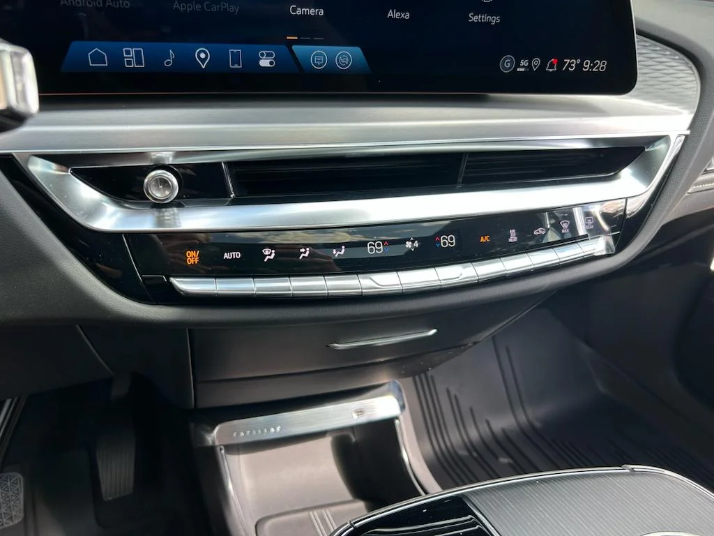 2025 Cadillac LYRIQ Luxury 2 - Photo 17