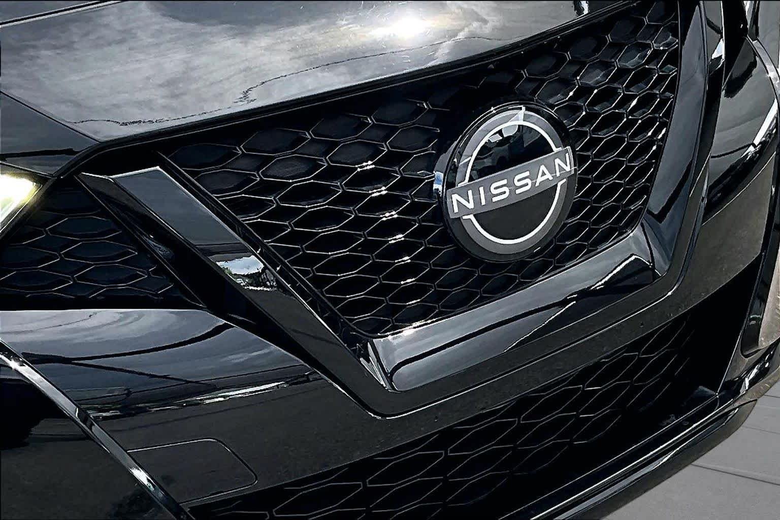 Used 2023 Super Black Nissan SR image 30
