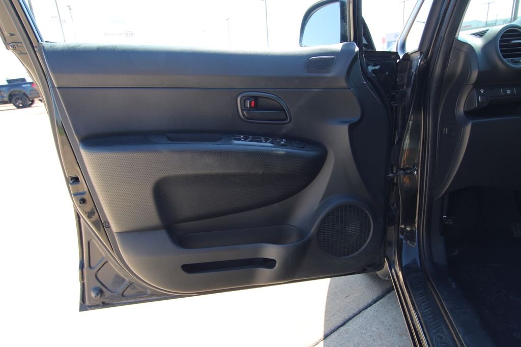 Used 2009 Gray Kia LX image 28