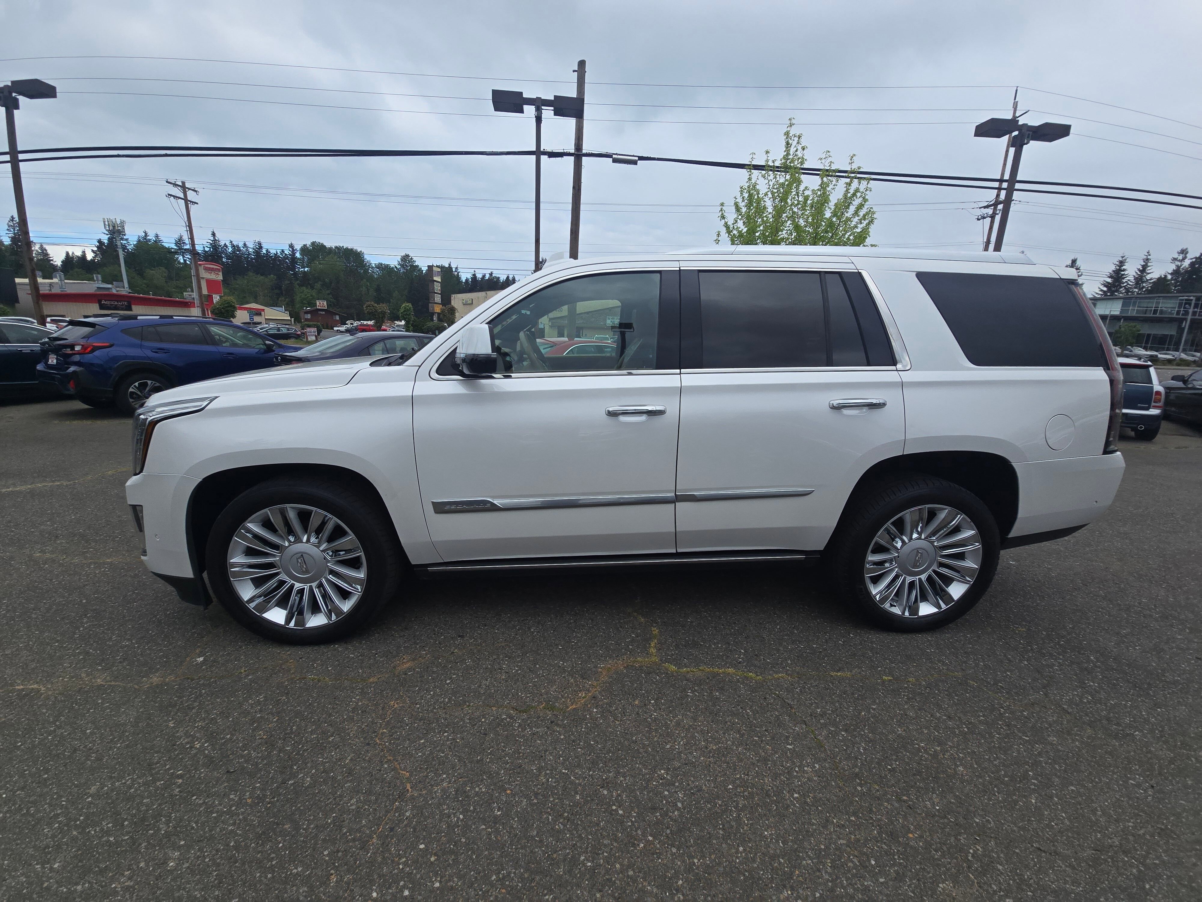Used 2020 CRYSTAL WHITE TRICOAT Cadillac Platinum image 4