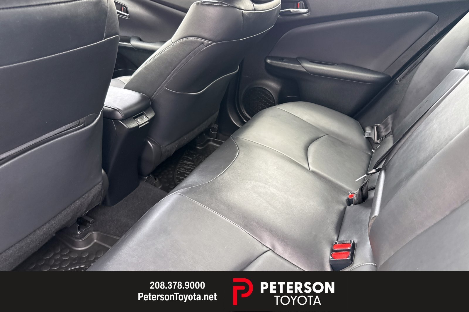 Used 2020 Silver Toyota XLE image 11