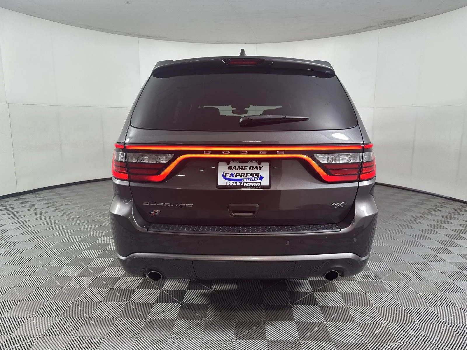 Used 2020 Granite Crystal Metallic Dodge R/T image 16