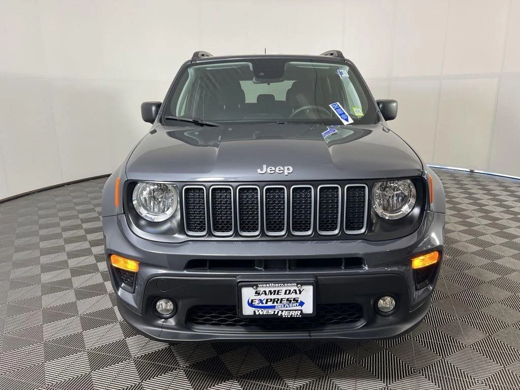 Used 2022 Graphite Gray Jeep Latitude image 10