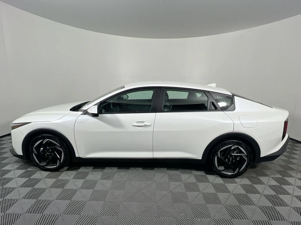 New 2026 Snow White Pearl Kia EX image 8