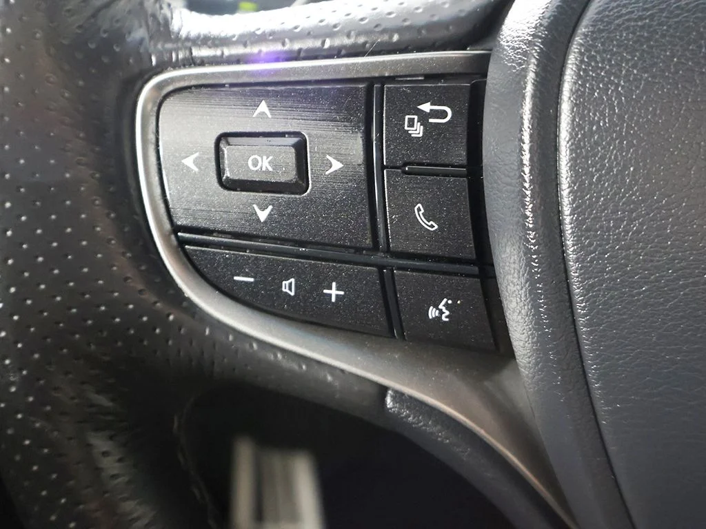 Used 2023 White Lexus 300h image 37