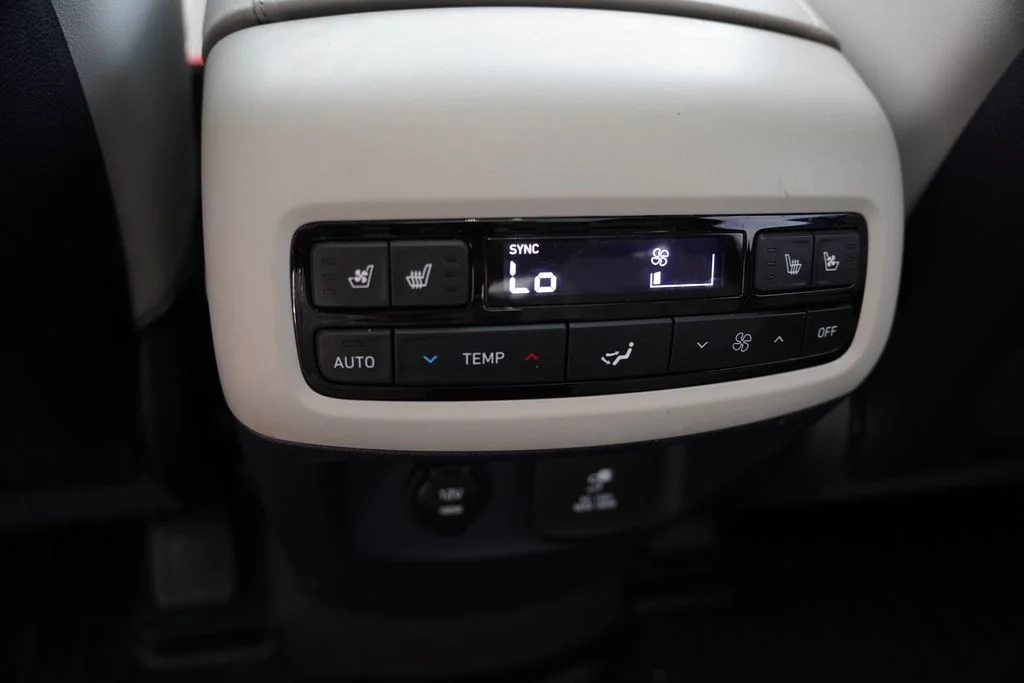 Used 2023 Hyper White Hyundai Calligraphy image 4