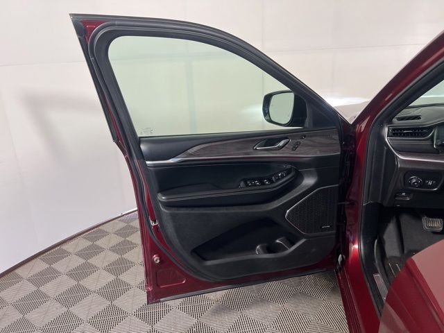 Used 2023 Red Jeep Overland image 16