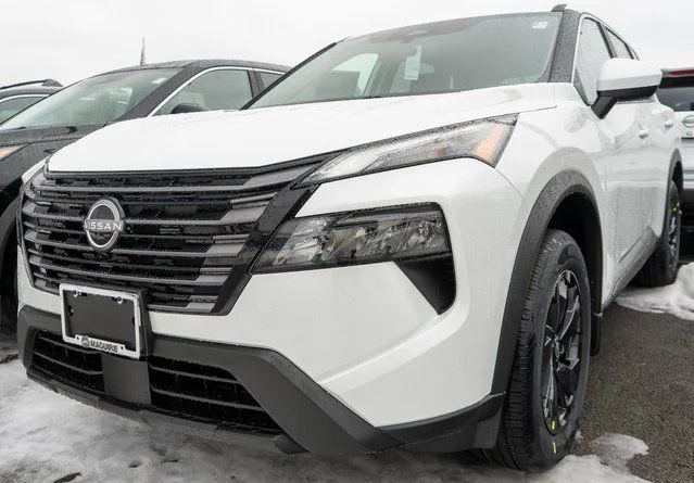 New 2026 Everest White Pearl TriCoat Nissan SV image 2
