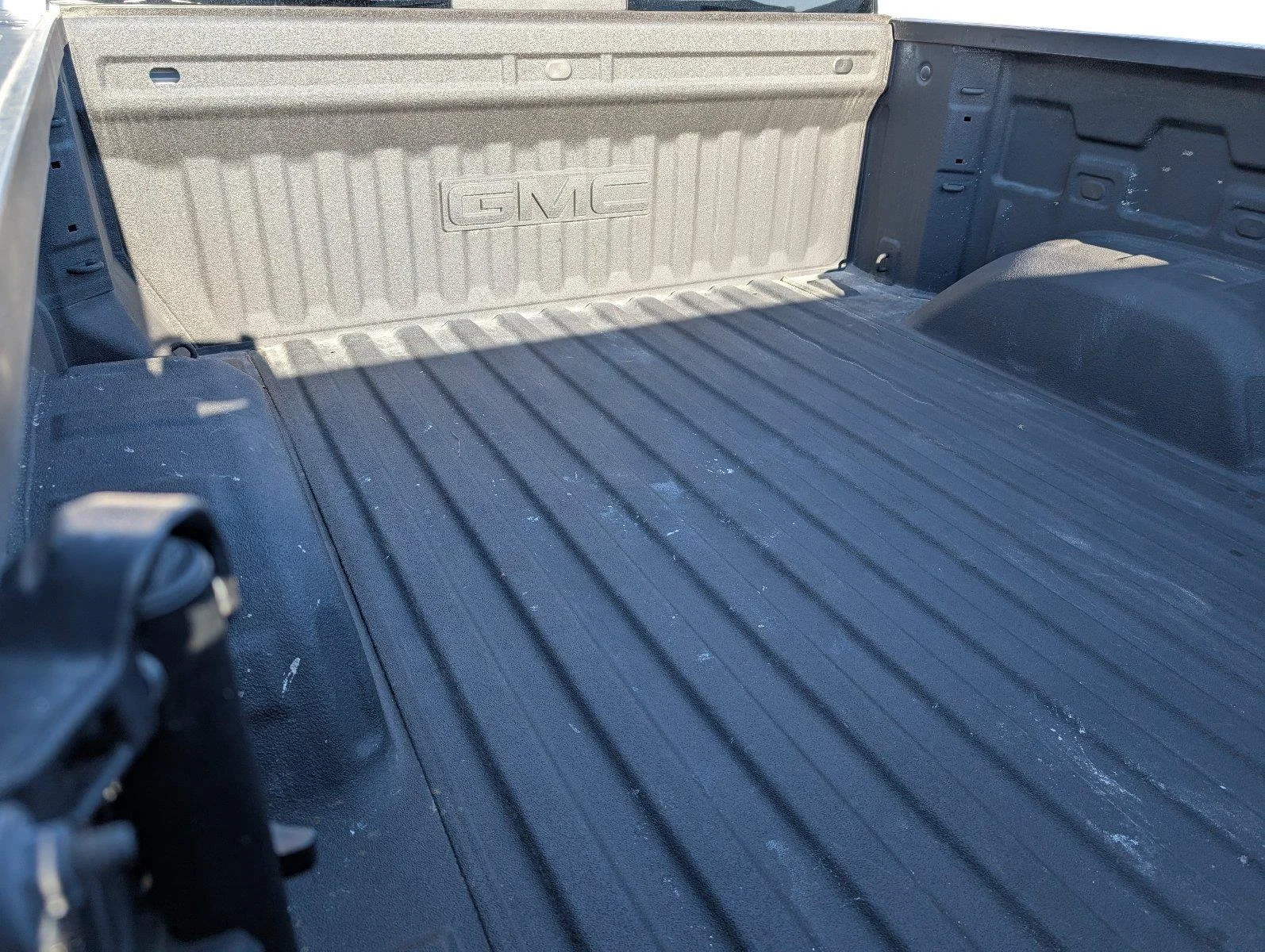 Used 2025 Sterling Metallic GMC AT4 image 38