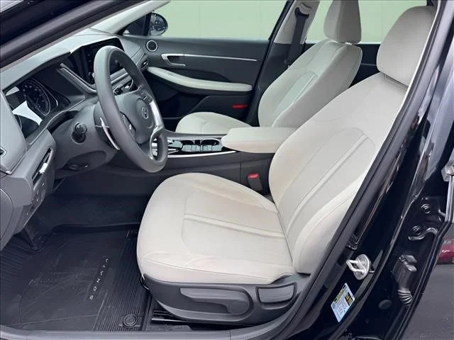 Used 2023 Black Hyundai Blue image 6