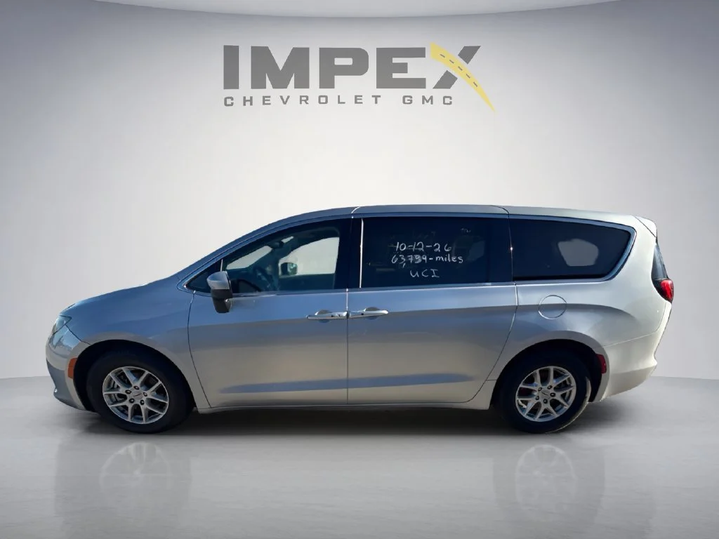 Used 2023 Silver Chrysler LX image 2