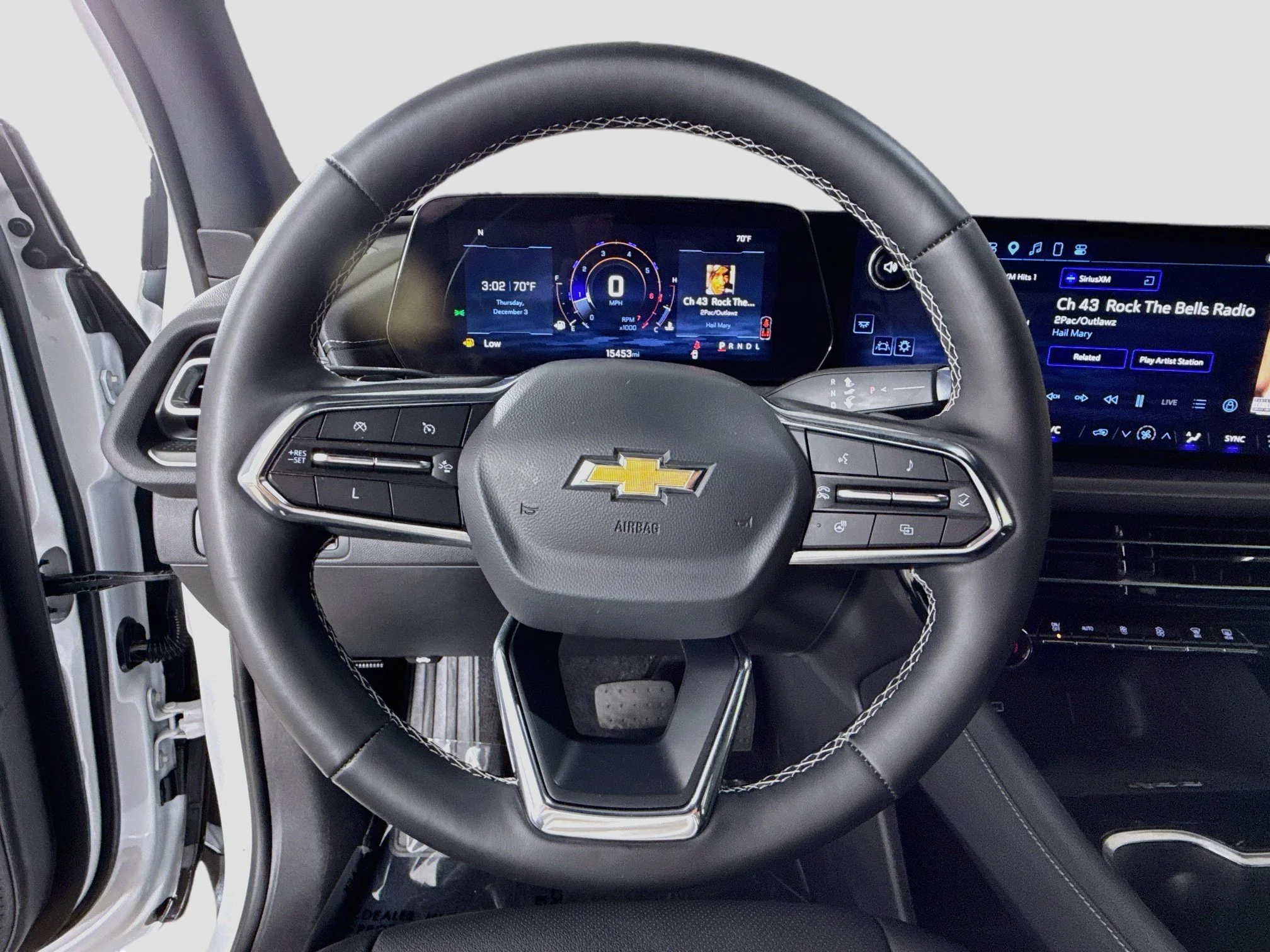 Used 2025 Iridescent Pearl Tricoat Chevrolet LT image 13