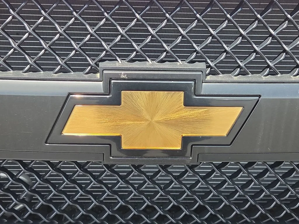 New 2026 Summit White Chevrolet WT image 11