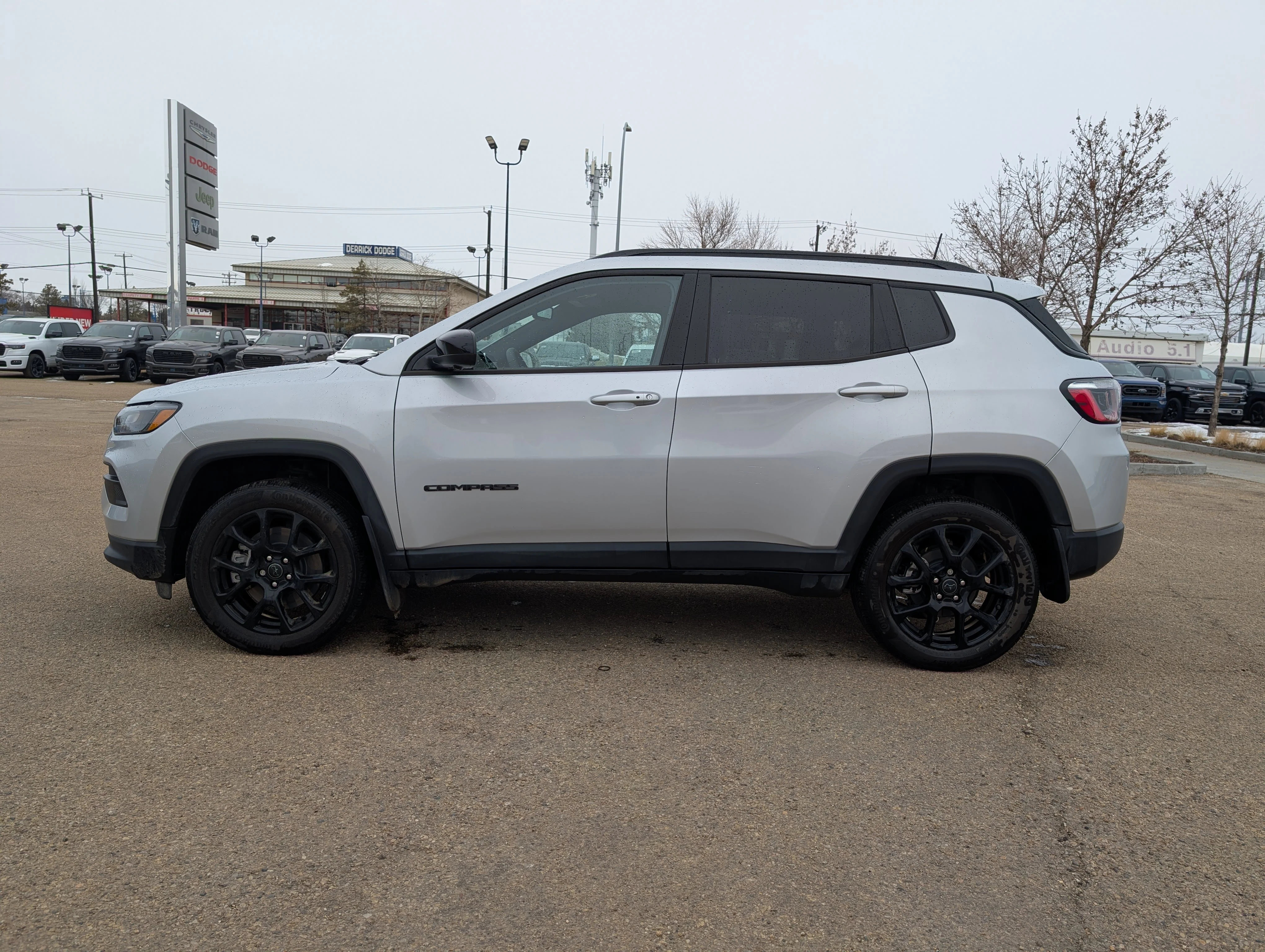 New 2025 Silver Zynith Metallic Jeep Altitude image 3