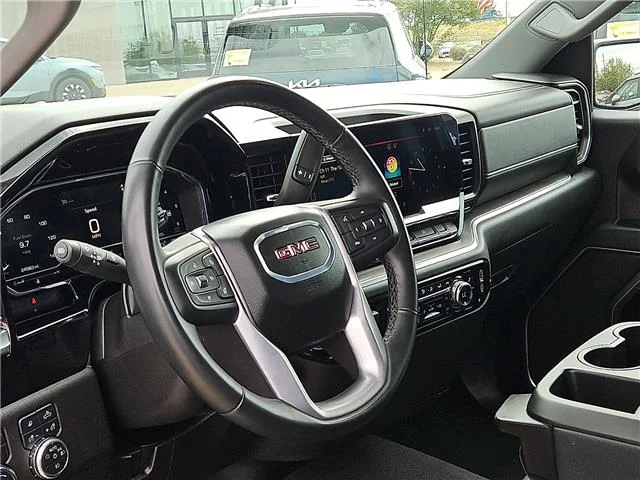 Used 2025 Onyx Black GMC SLT 4x4 Crew Cab 5.75 ft. box 147.4 in. WB image 11