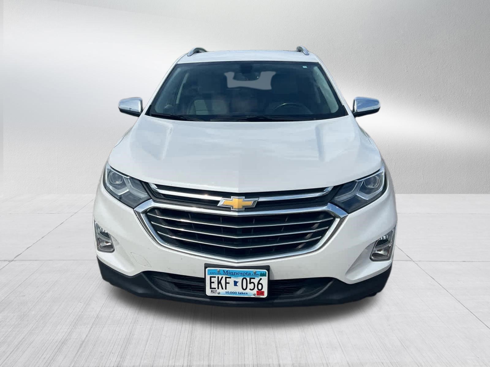 Used 2019 Iridescent Pearl Tricoat Chevrolet Premier image 2