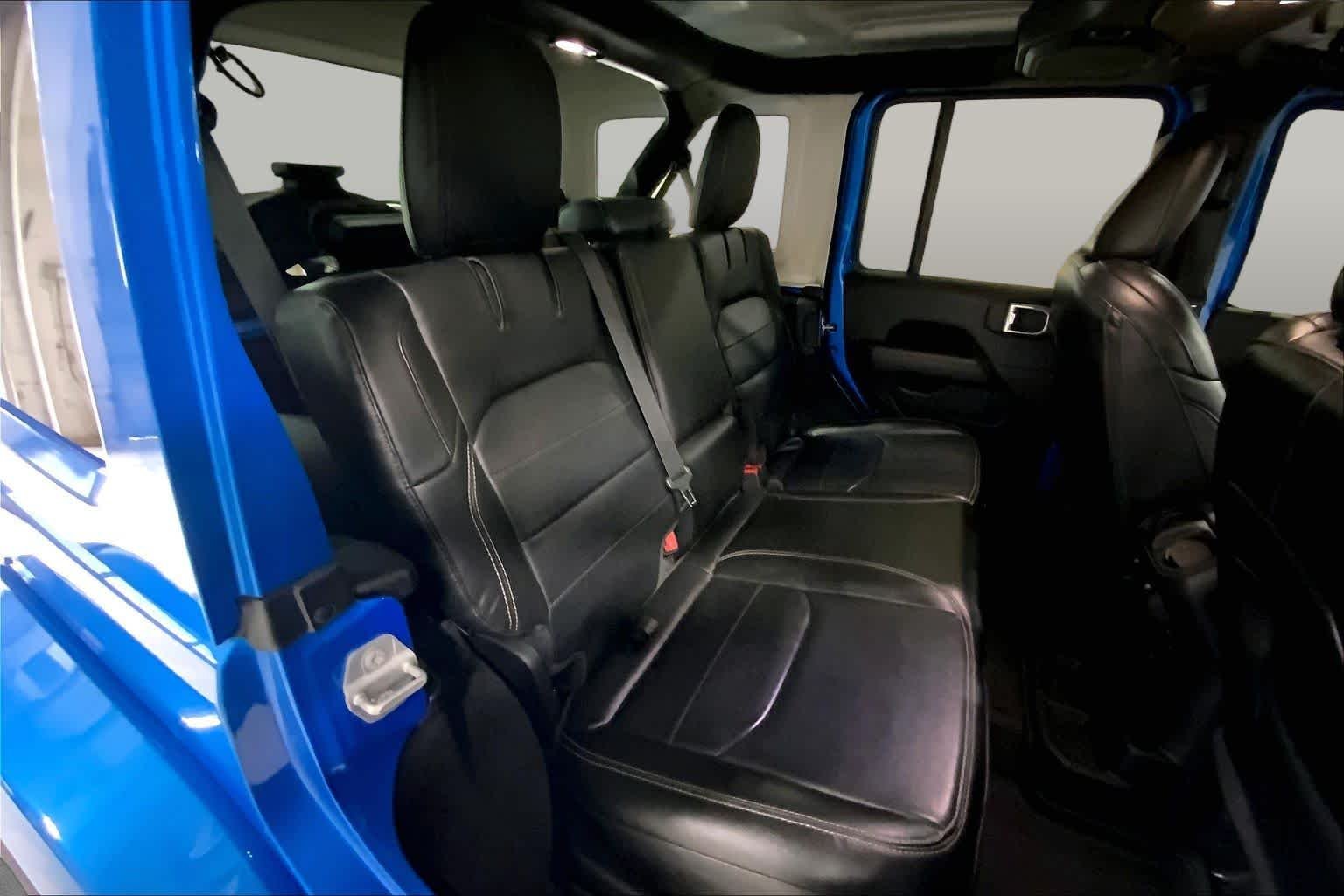 Used 2022 Hydro Blue Pearlcoat Jeep Unlimited Sahara image 19