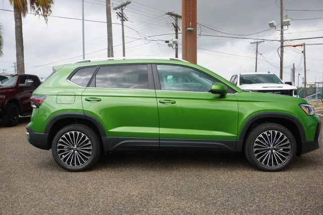 New 2026 Bright Moss Green Metallic Volkswagen 1.5T SE image 4